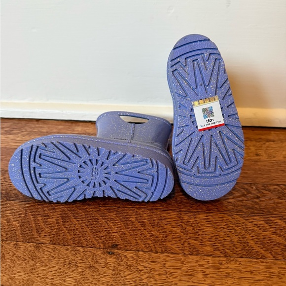 UGG Kids Sparkly Lavender Boots - Picture 3 of 4